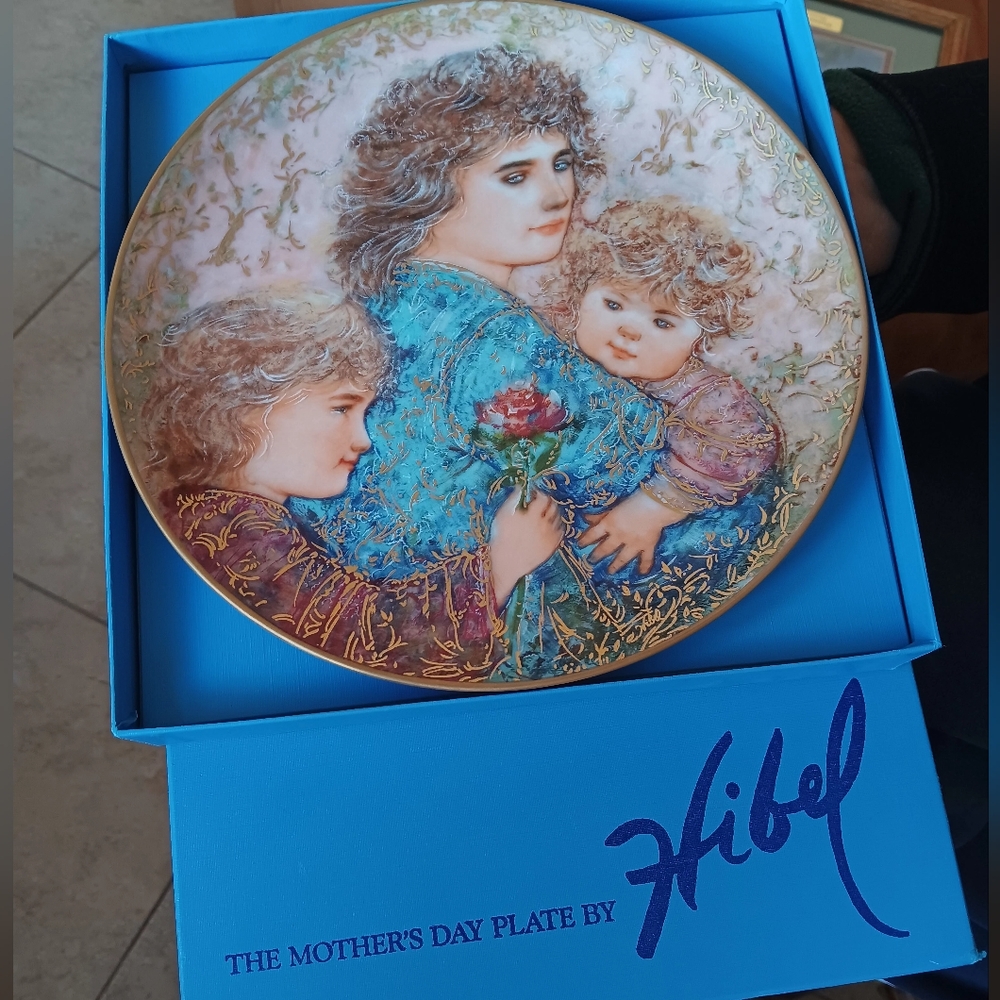 Vintage 1990 Knowles Mother's Day Plate"Elizabeth,Jordan&Janie" Plate